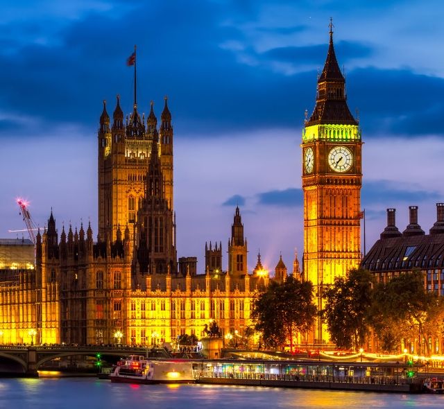 london parliment and big ben at dusk