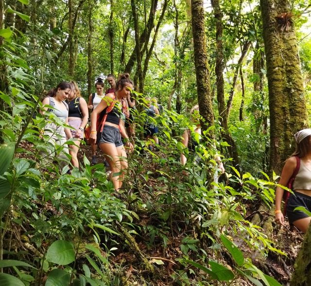 monteverde rainforest girls hike