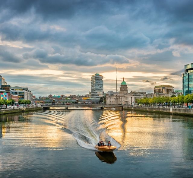 dublin speedboat on river