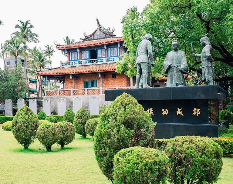 taiwan statues and temples
