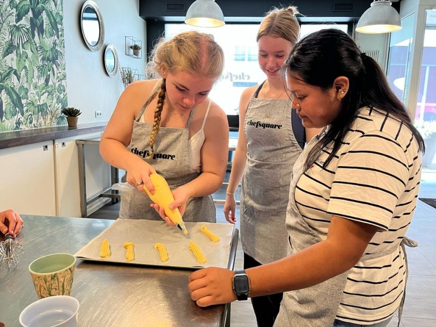 Making the perfect éclair shape