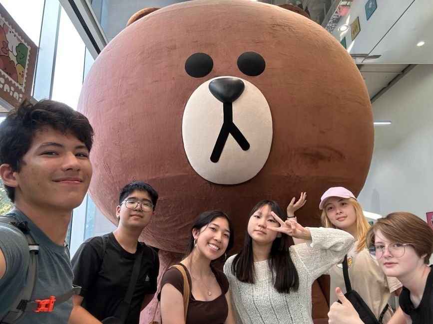 BEN’S PIC(K): A group photo with one of our “Seoul Mates”, Joy!