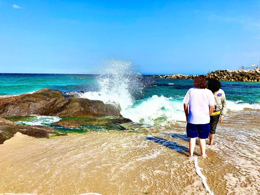 DECLAN’S PIC(K): Our students enjoyed a day of touring Gangneung…and going to the beach!