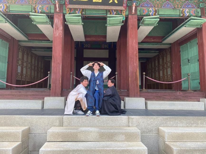 ZACK’S PIC(K): A royal pose in Korean hanboks at Gyeongbok Palace.