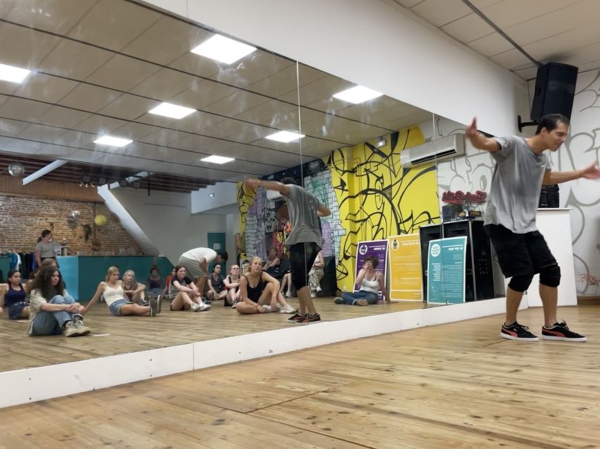 Hip hop class in France