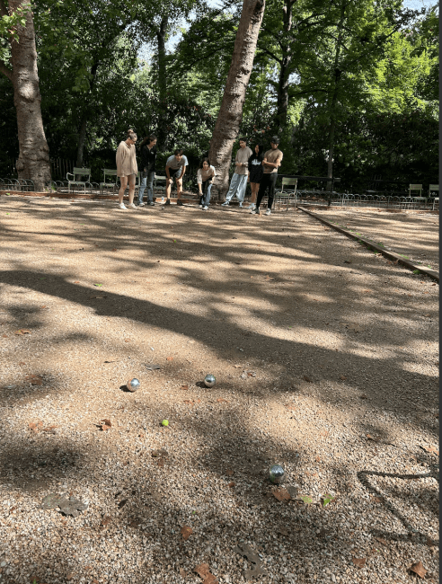 playing petanque 4