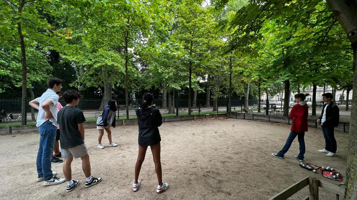 playing petanque 2