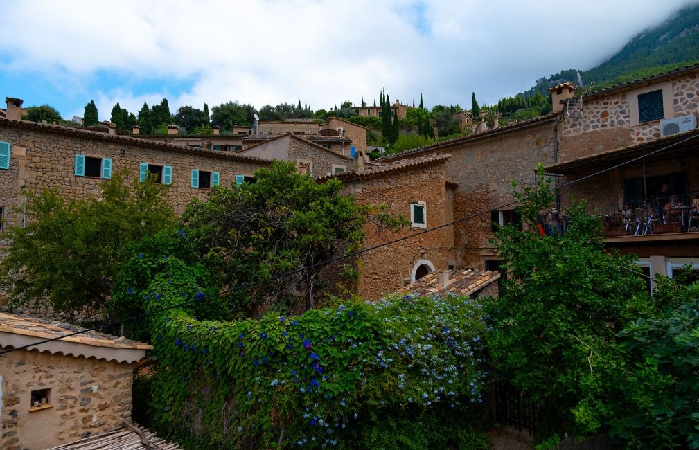 spain neighborhood abroad