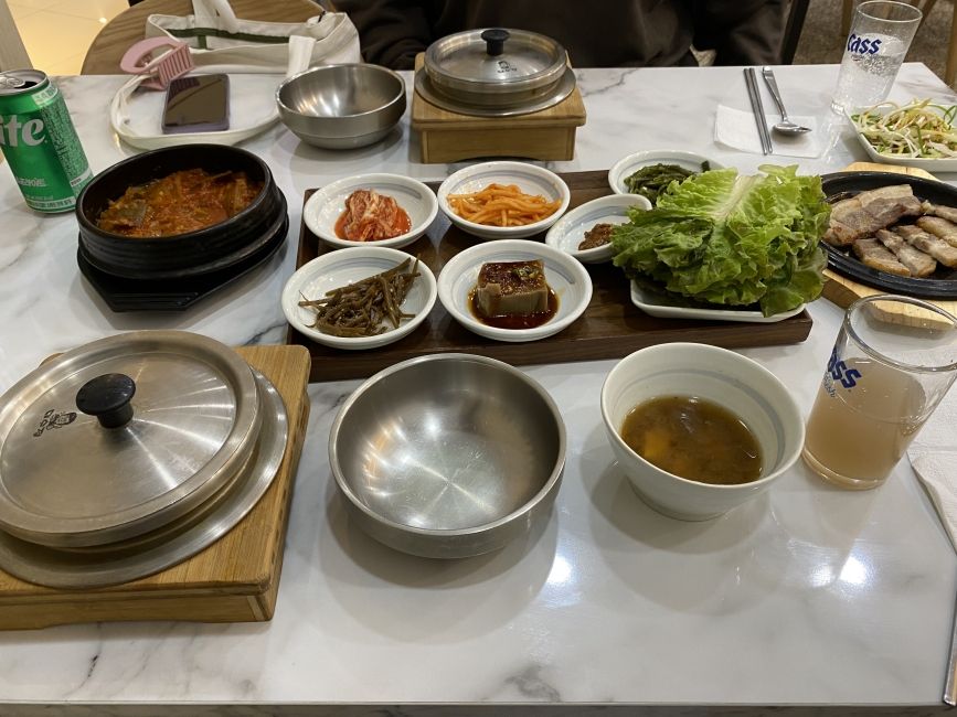 Food Court in Lotte Mall