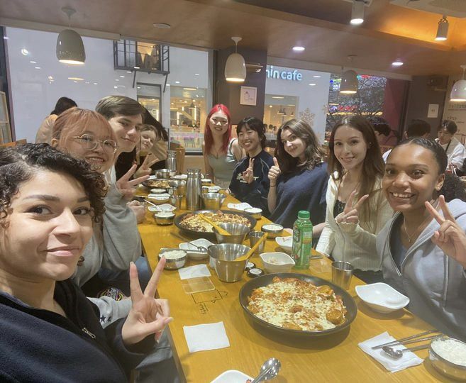 Eating dinner with my Korean class friends!