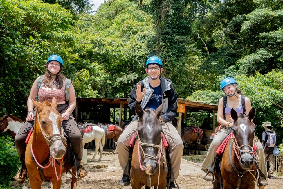 high school summer abroad students in Costa Rica