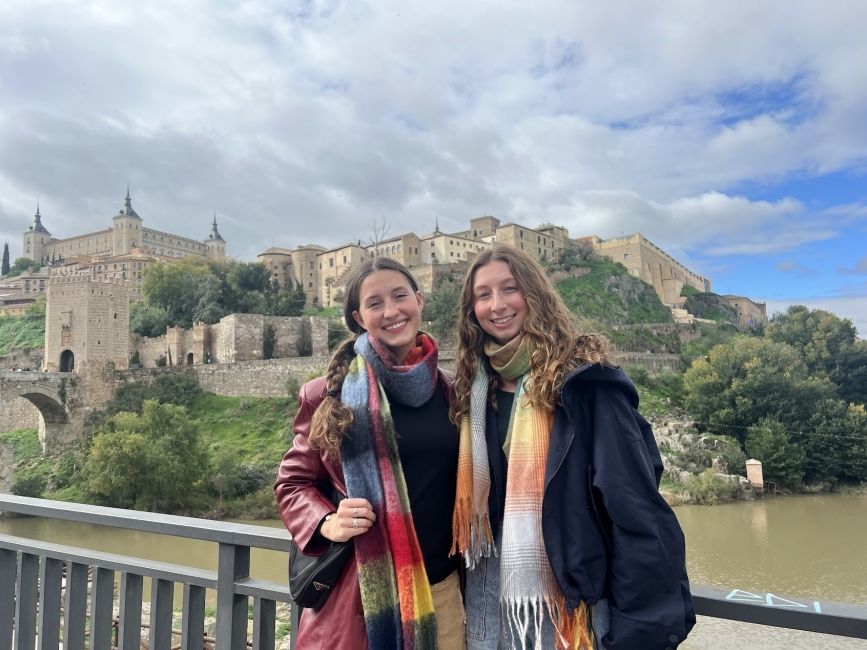 spain study abroad two students