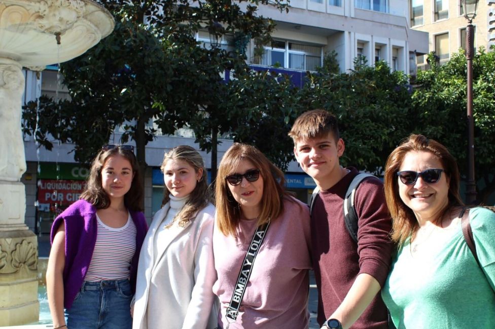 High school semester abroad participants posing with host family
