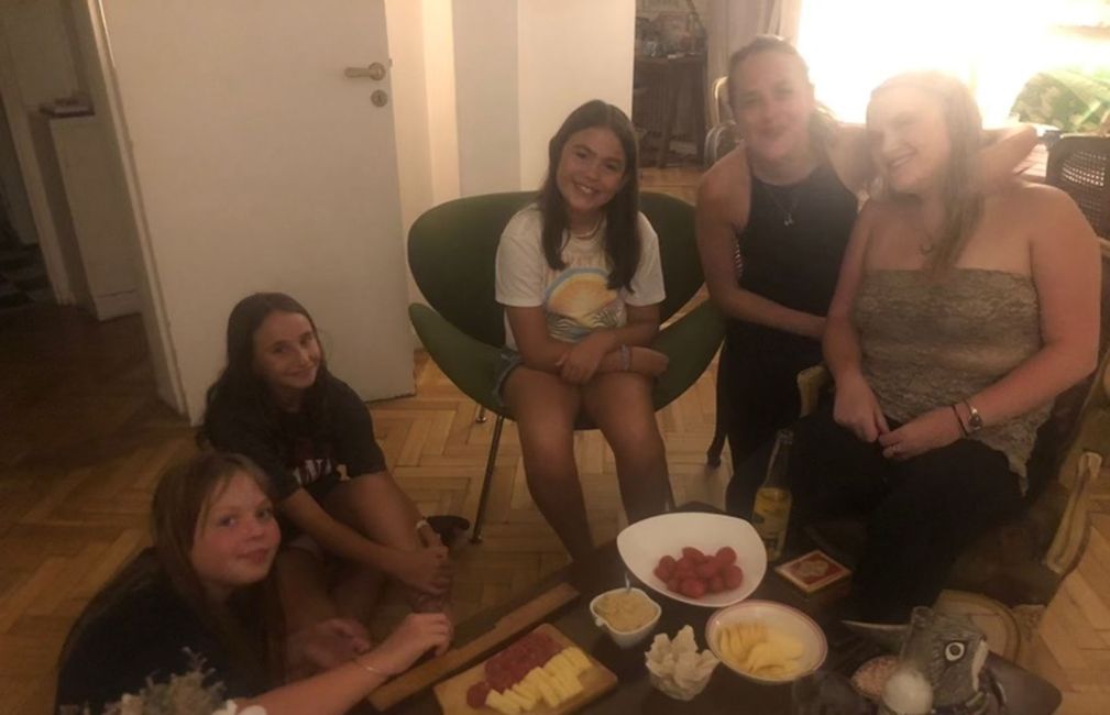 argentina students eat with host family