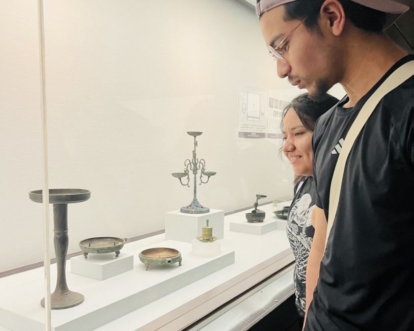 Students visiting the museum.