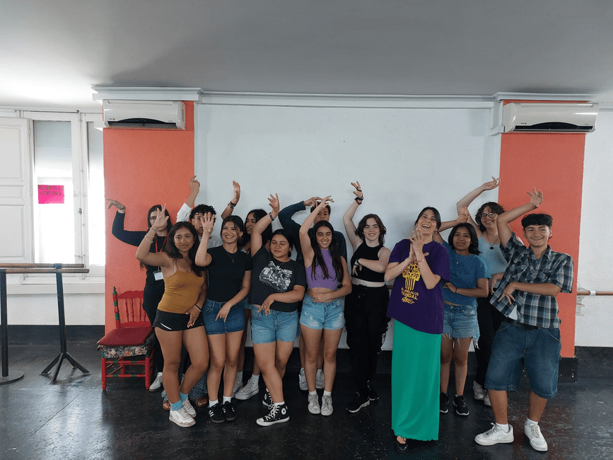 Group of students in the class of Sevillanas