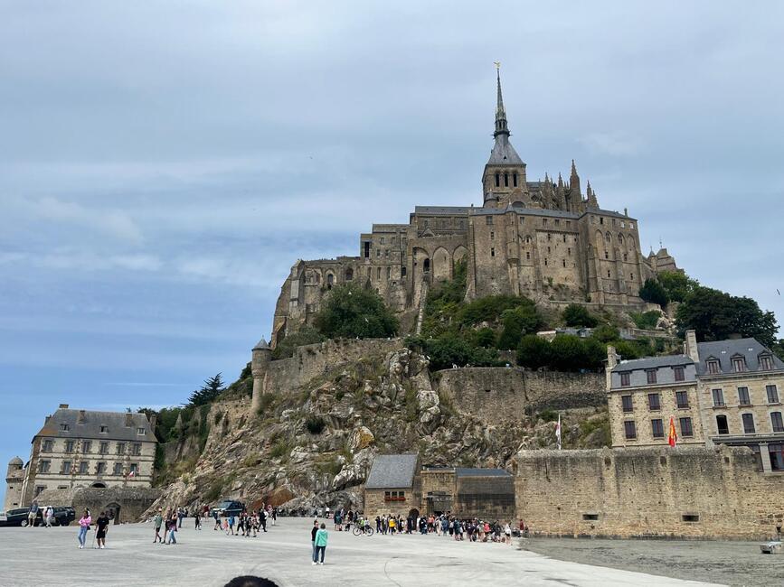 Le Mont St. Michel: Climbing & Sinking