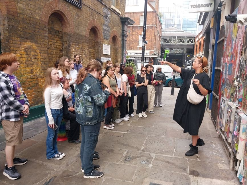 street-art-tour-with-natalie.jpg