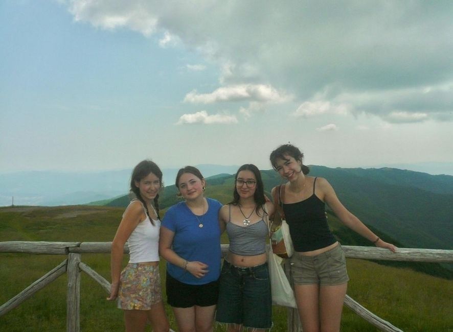HSSA students on a hike in Pratomagno near Florence