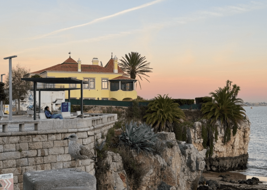 Sunset at Praia da Rainha. Beautiful streaks of blue, pink, and yellow paint the sky. 