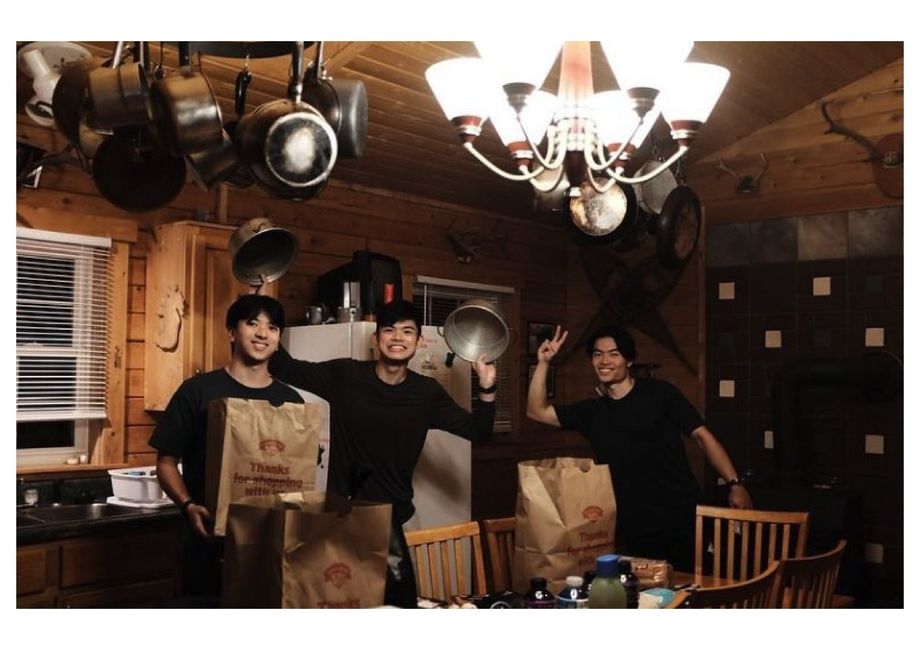 This photo captures the moment Yuhan and his friends finally found their cabin in Maine.