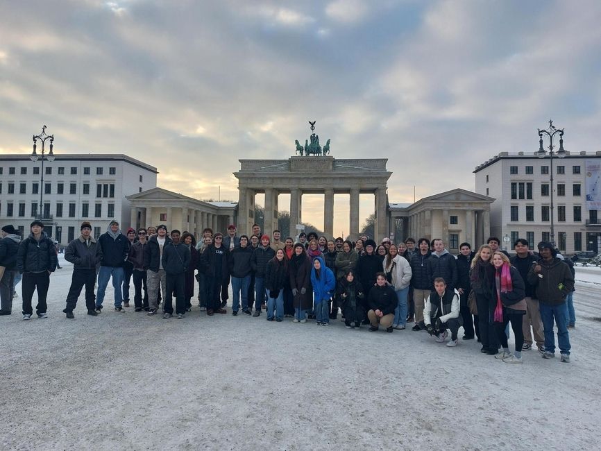 Open Campus students in front of the Brandenburg Gate, Berlin