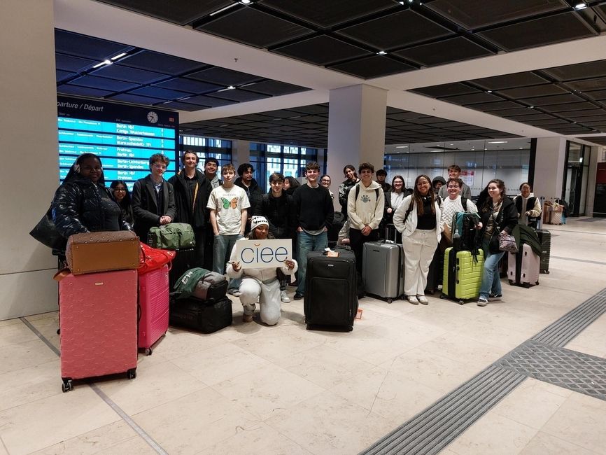 Open Campus students arrive at BER Airport.