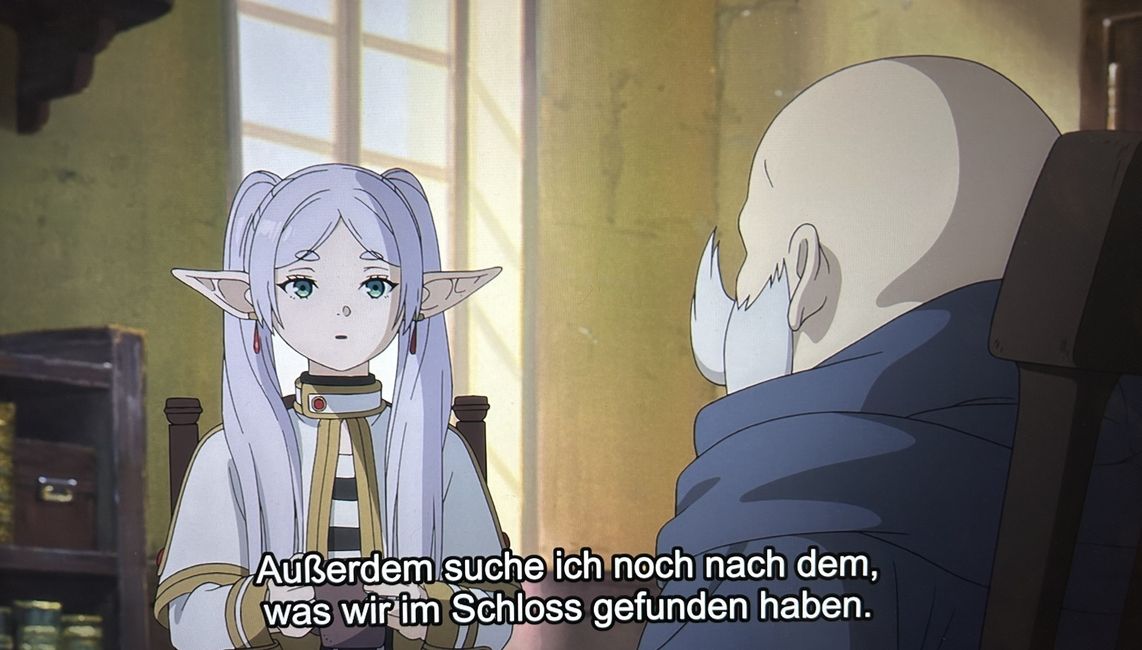 Hanna watches "Frieren: Beyond Journey's End" in German.