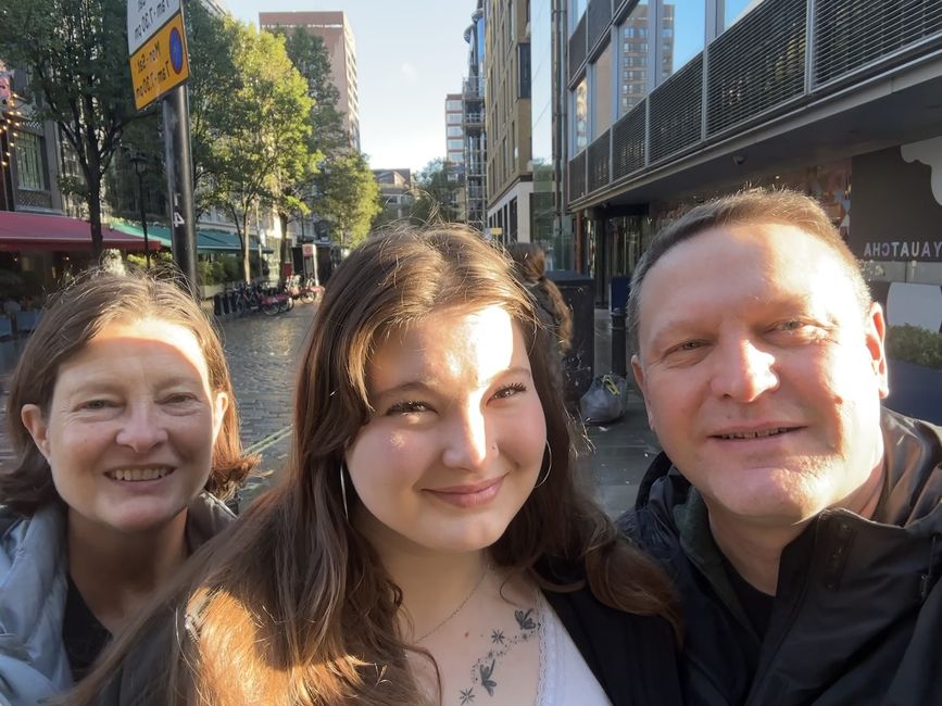Student connecting with family that live in Berlin while studying abroad.