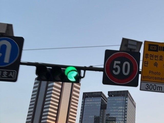 Image of a traffic light taken at a Seoul intersection on a Seoul bus tour