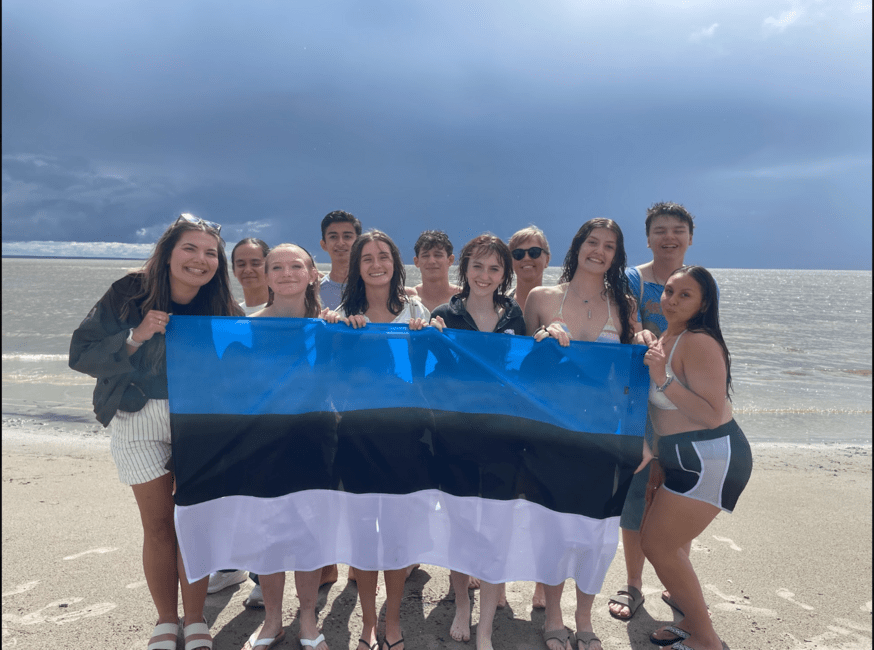 Students holding Estonian flag in Parnu 2026