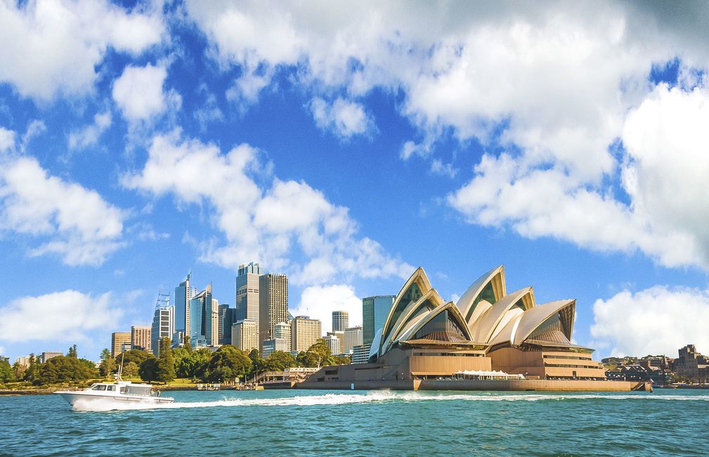 sydney opera house clear sky