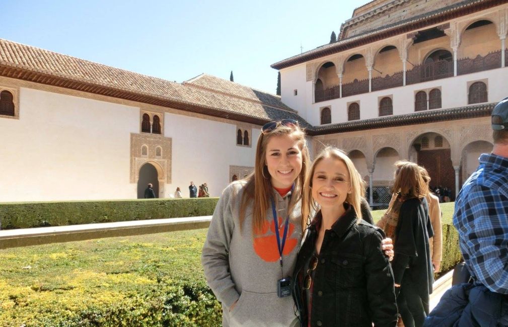 two students in alicante study abroad summer program