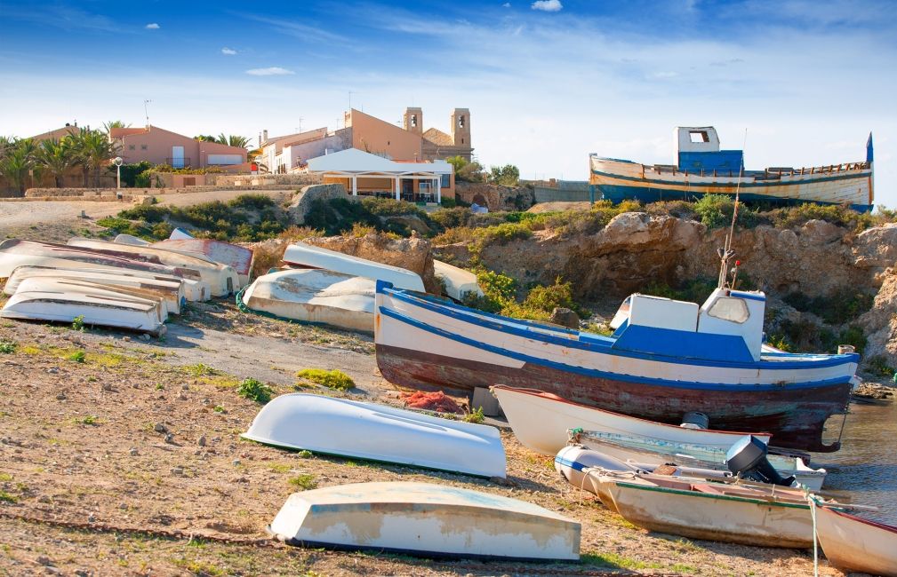 alicante boats on beach