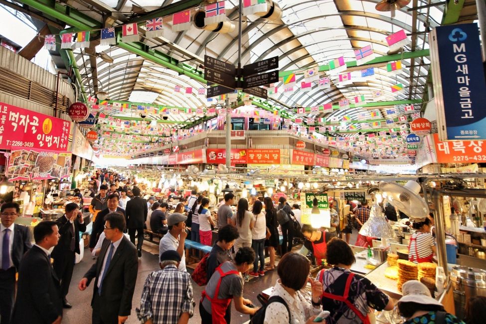 Busy market in Seoul, South Korea