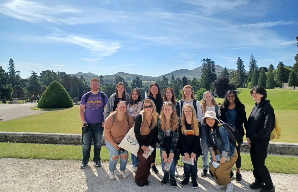 dublin students outside excursion ireland