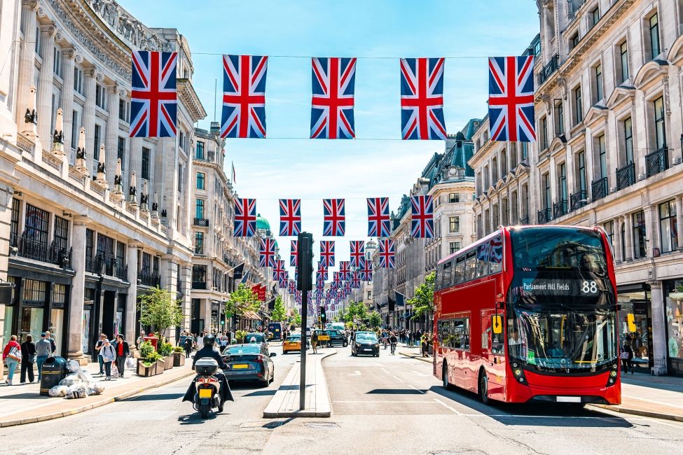 london flags street bus