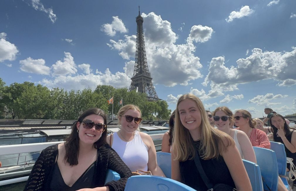 paris students study abroad boat cruise