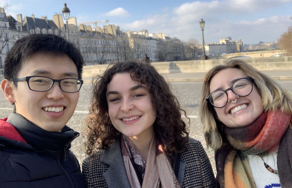 rennes study abroad students seflie