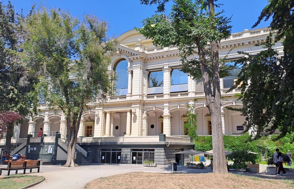 santiago chile science building students