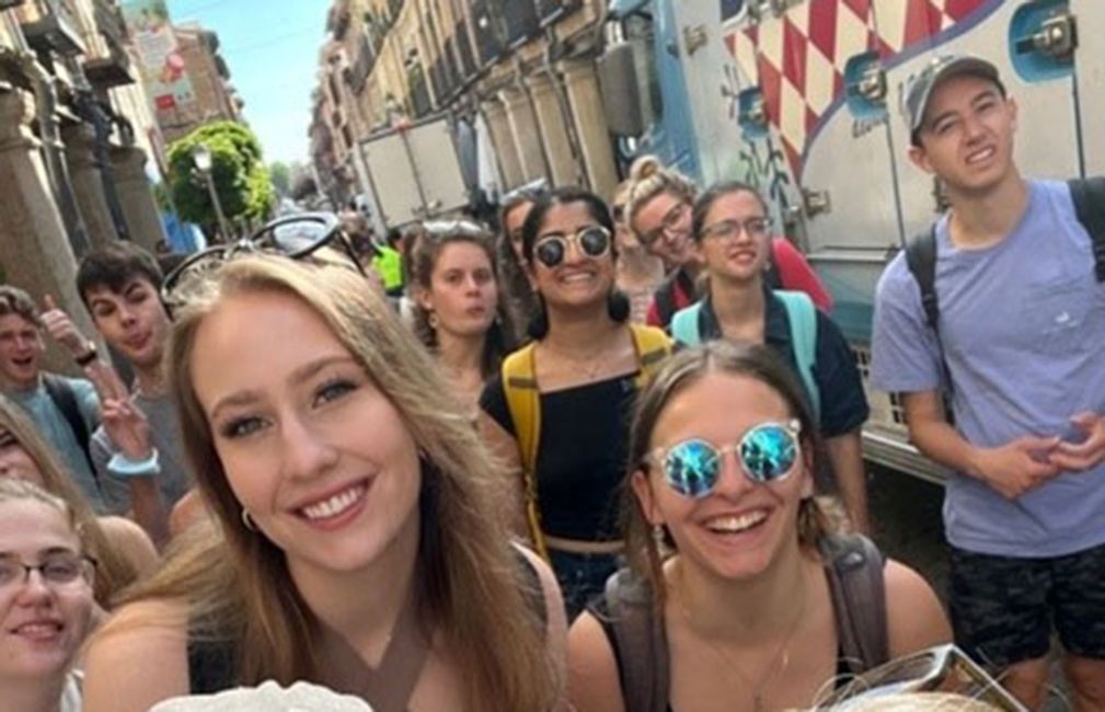 alcala de henares student tour selfie