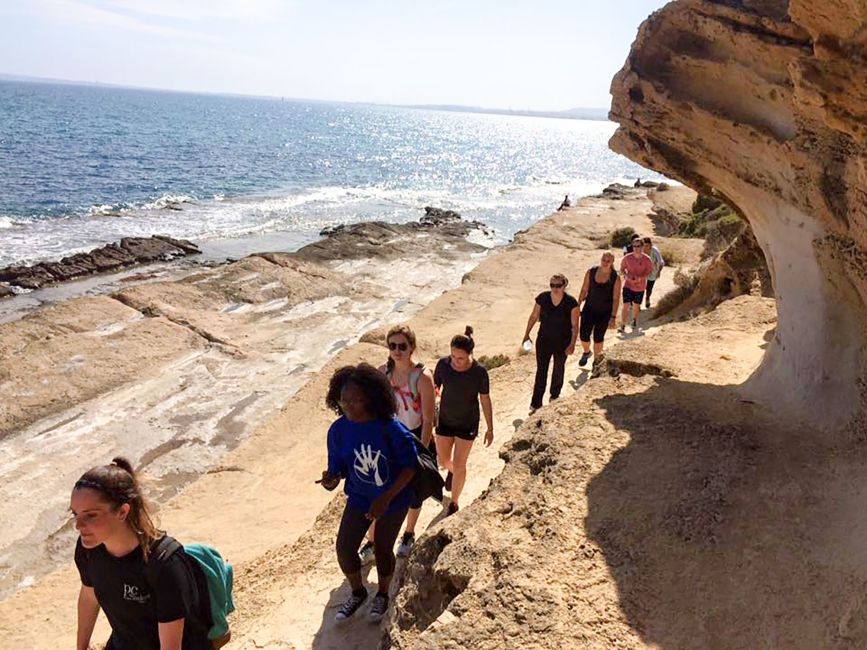 Alicante students hiking the coast