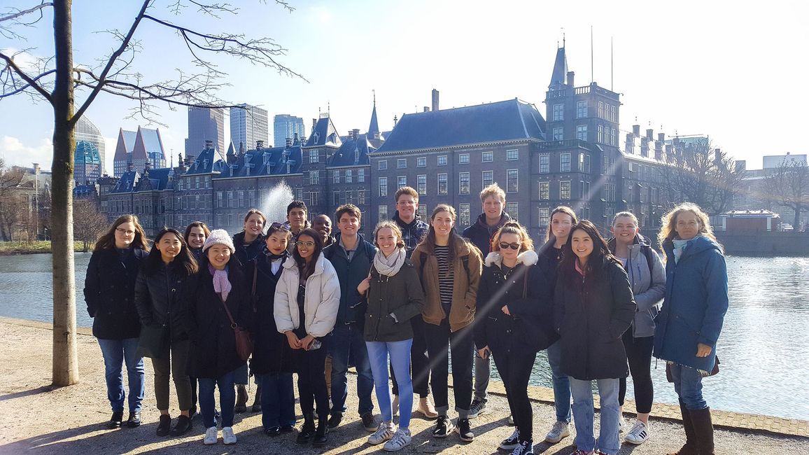 Amsterdam tour group by canal