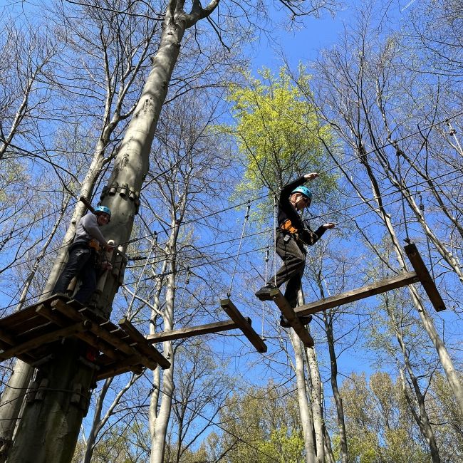 amsterdam ropes course students