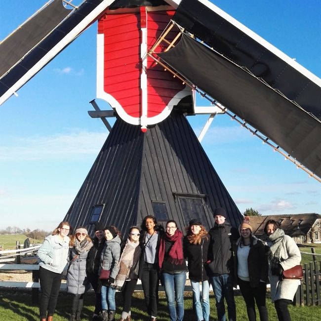 amsterdam students with windmill