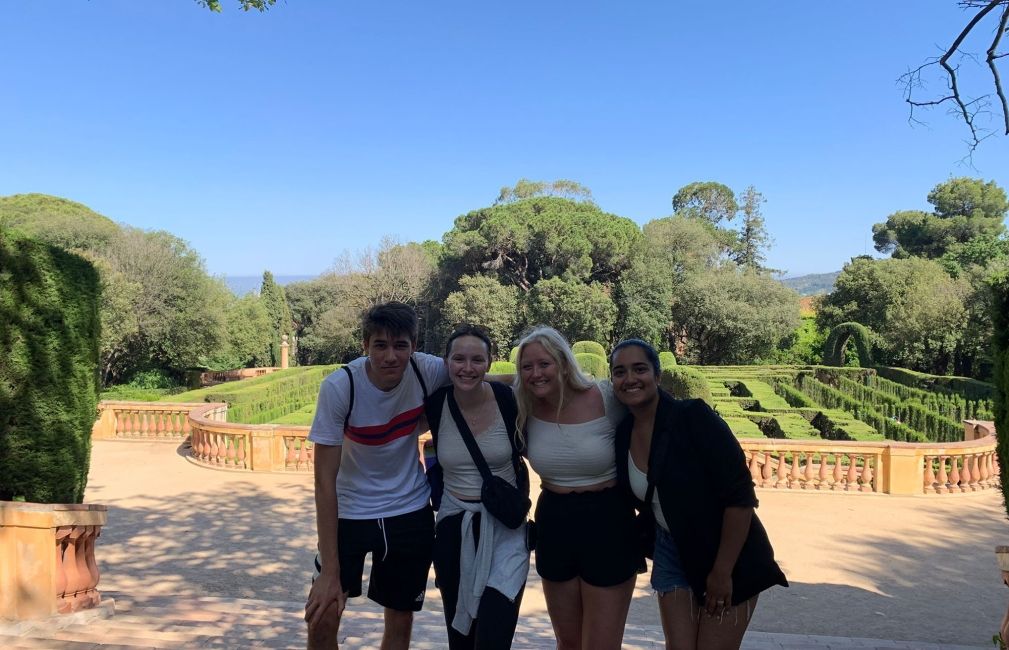 barcelona students garden visit