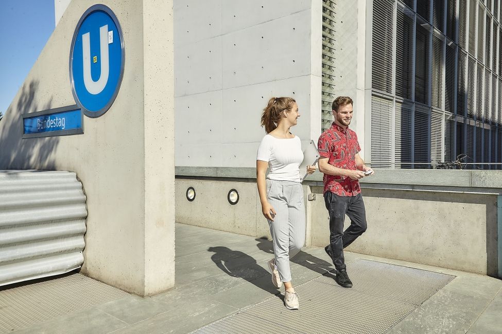 students walking abroad berlin