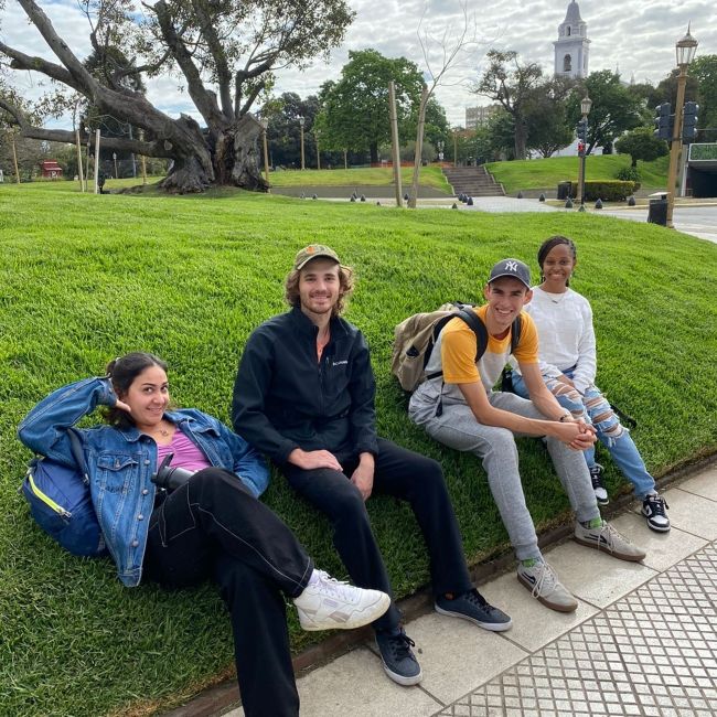 buenos aires students grass lunch