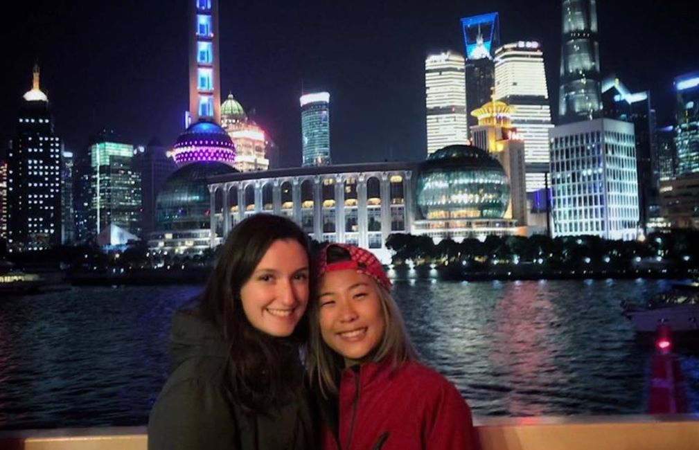 shanghai study abroad students skyline night