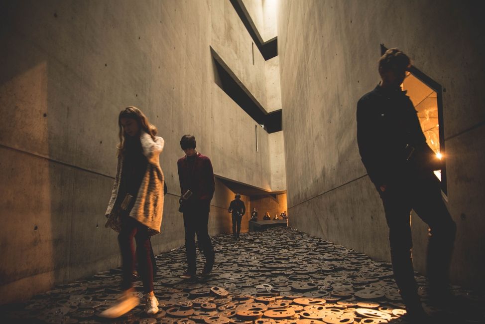 prague students in alley